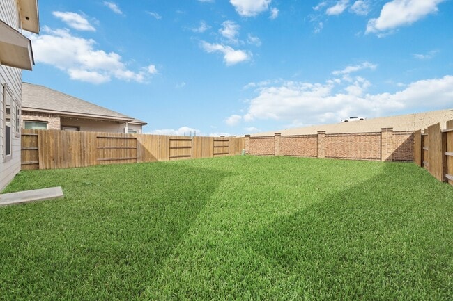 Building Photo - 12923 Crombie Dr