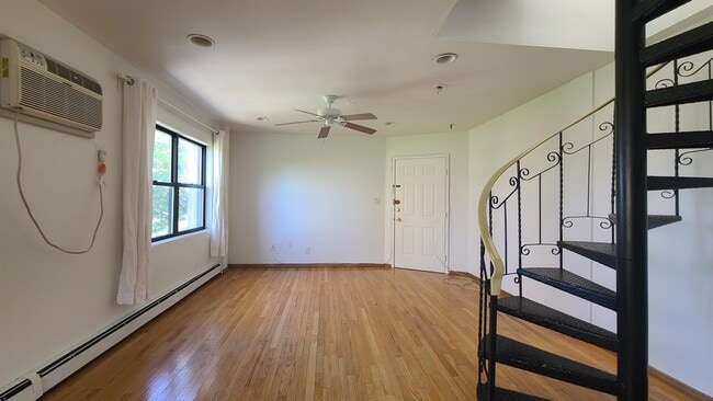 Building Photo - 4905 Park Ave