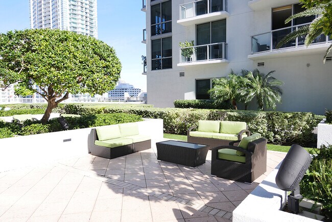 Building Photo - 1050 Brickell Ave