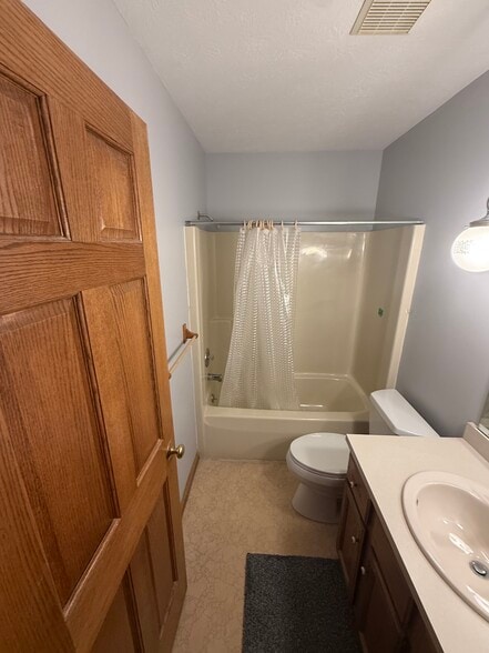 Building Photo - 4669 Pinehurst Dr