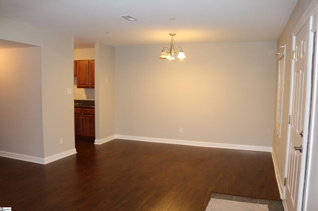 Building Photo - 114 Silver Brook Dr