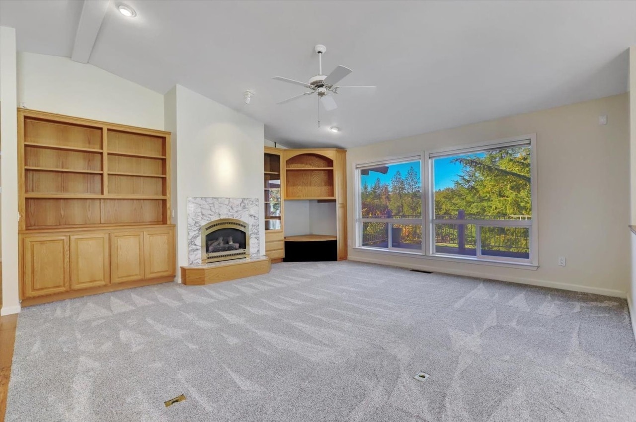 Main Room - 18527 Jayhawk Dr