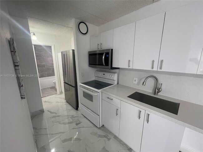 Building Photo - 3211 SW 44th St