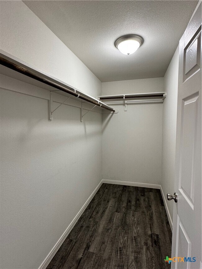 Building Photo - 909 2nd St