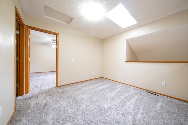 Building Photo - 2750 Mallard Dr