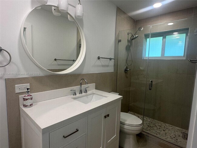 Building Photo - 6955 SW 66th Ave