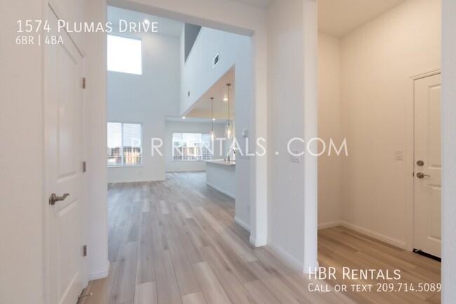 Building Photo - 1574 Plumas Dr