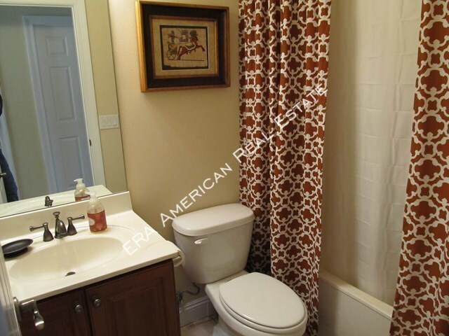 Building Photo - Walton Oaks Townhome!