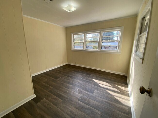 Building Photo - 3 Bedrooms, 1 Bathroom - Home in West Rome!