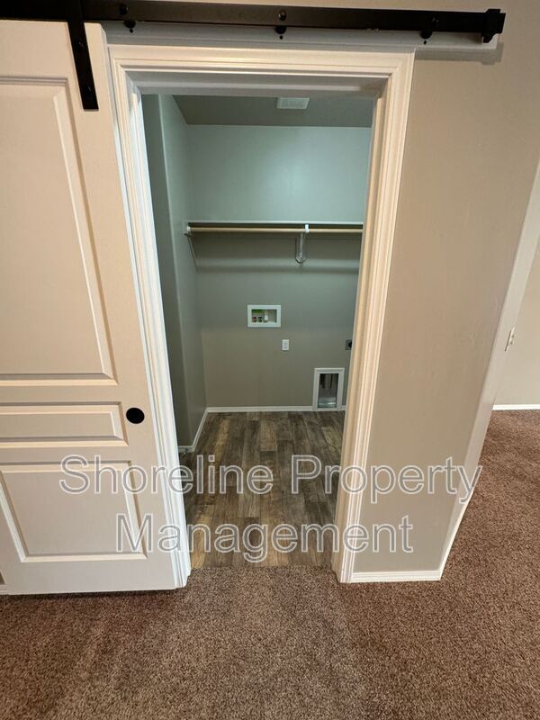 Building Photo - 511 Diamond Lake St