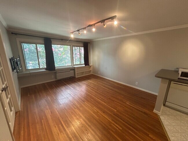 Building Photo - 2020 Beech Ave