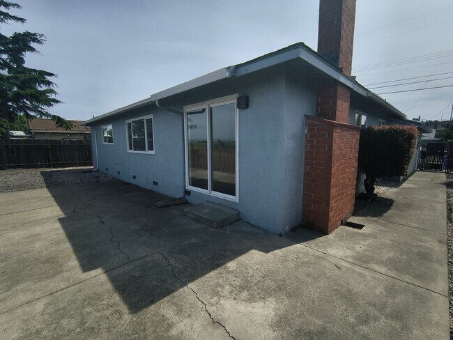 Building Photo - 3BED/2BATH Single Family Home Located in Desirable San Pablo, Ca. With Beautiful Ocean Front View!!