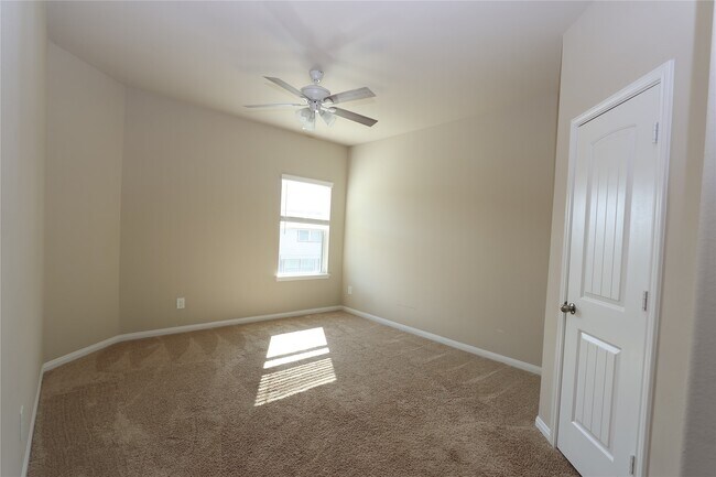 Building Photo - 24527 Lorenzo Glaze Trail