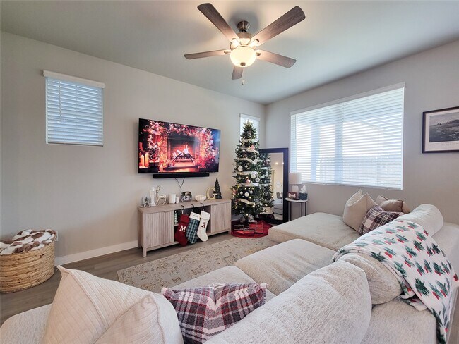 Building Photo - 710 Seafoam Ln