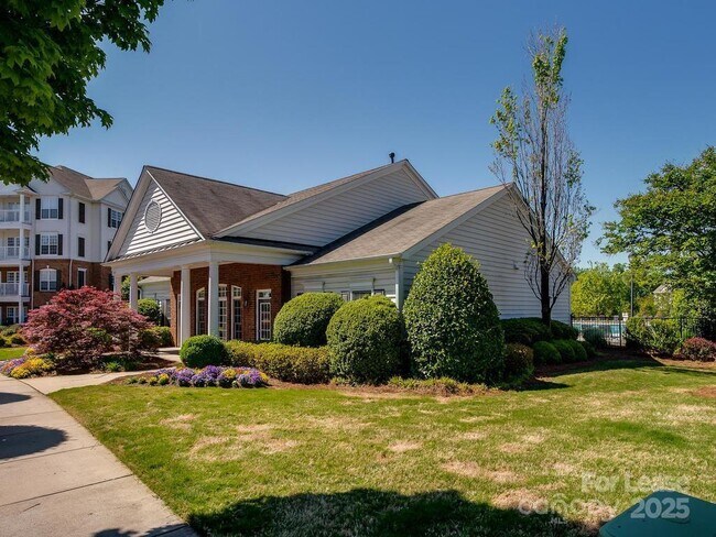 Building Photo - 14930 Ballantyne Village Way