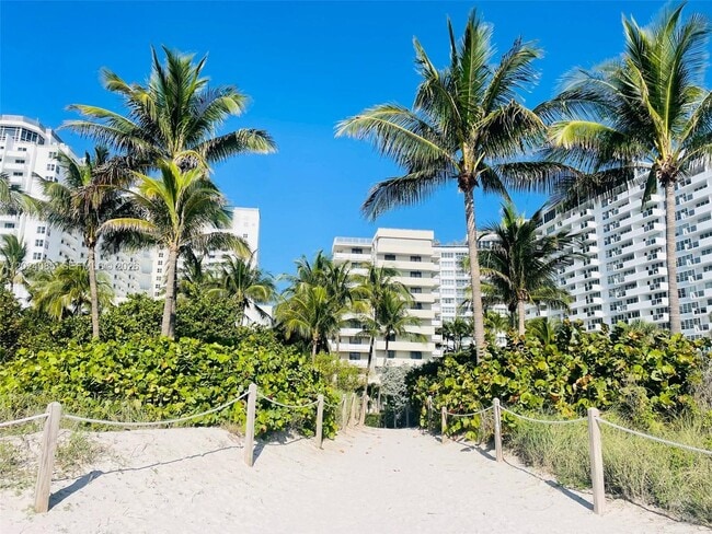 Building Photo - 1623 Collins Ave