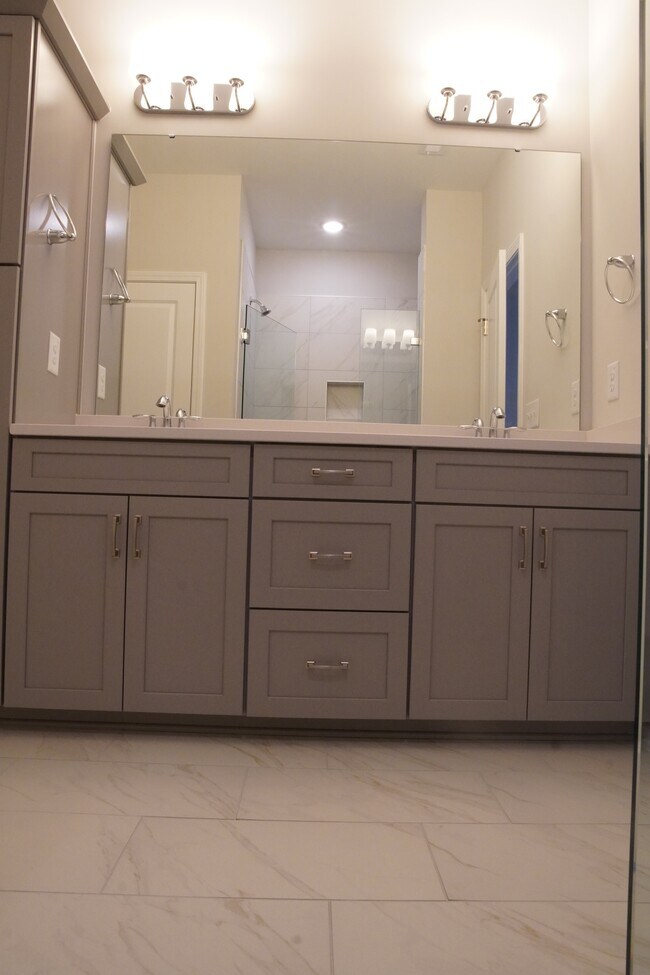 Building Photo - 2709 Hunter Woods Dr