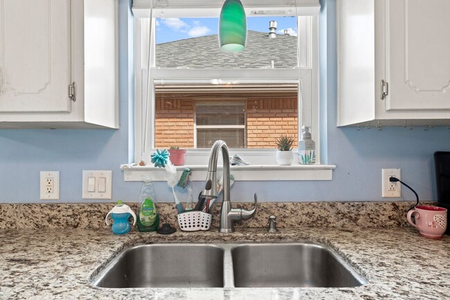 Building Photo - 4 bedroom in Bluewater Bay!