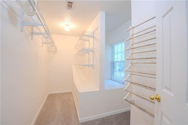 Building Photo - 1053 Vista Trail NE