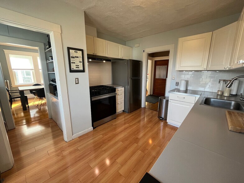 Kitchen - 18 Rogers St