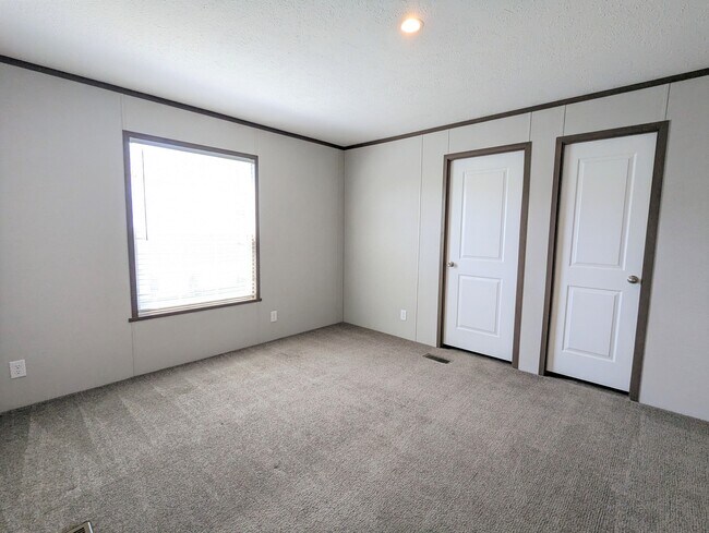 Building Photo - 641 Oregon St