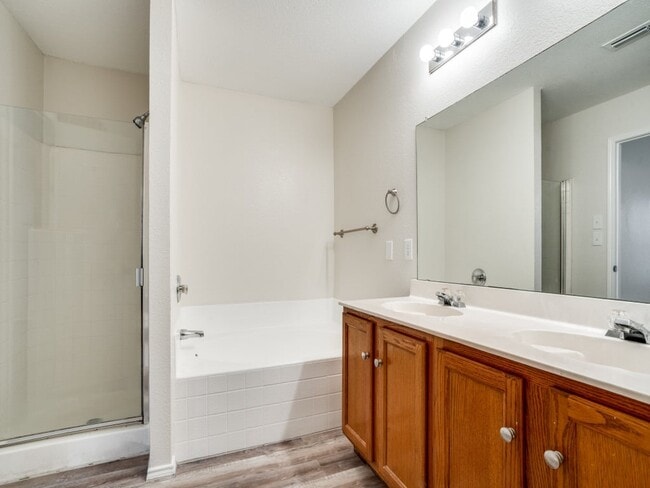 Building Photo - 725 Lovern St