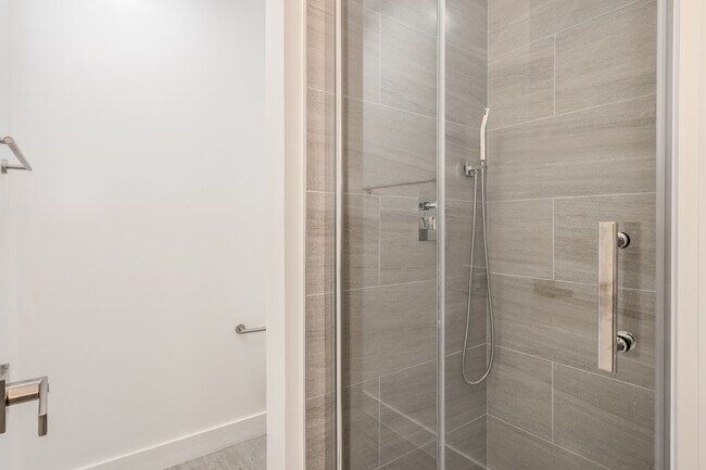 Building Photo - 5460 White Oak Ave