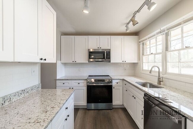 Building Photo - 190 Brentwood Dr