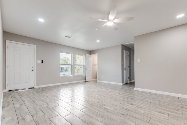 Building Photo - 5954 Belneath St