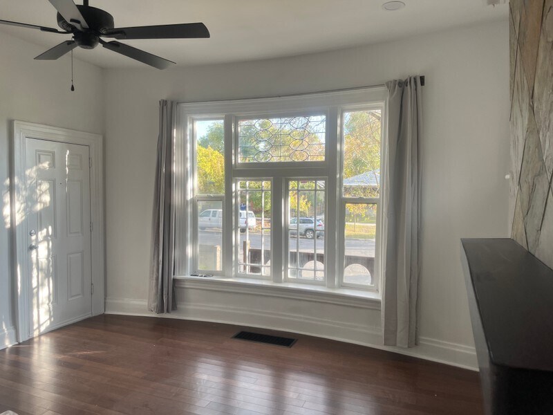 Building Photo - 553 E 700 S