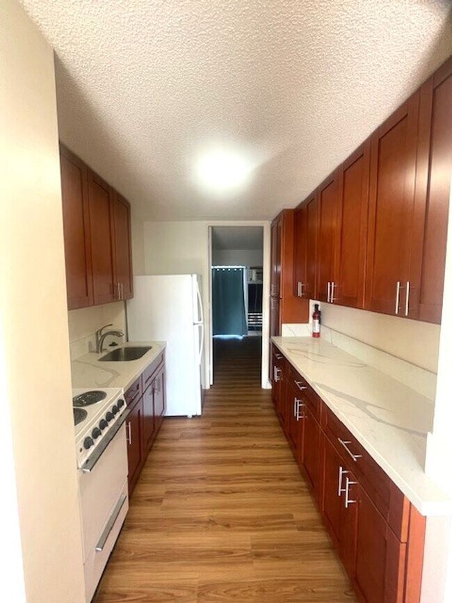 Building Photo - Recently Renovated 1 Bedroom in Honolulu