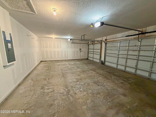 Building Photo - 462 Ardila Cir