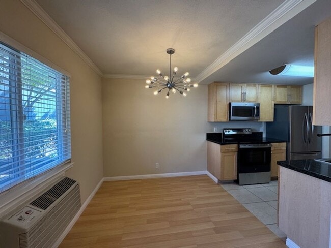 Building Photo - Wonderful 2 bedroom/2 bath lower level con...