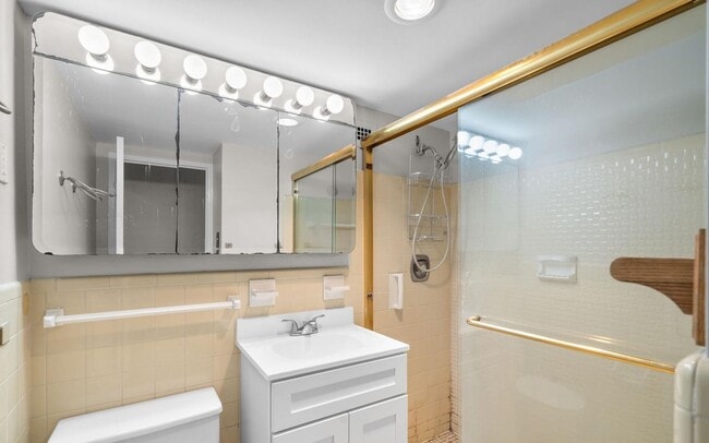 Building Photo - Luxury 2-bedroom 2-bath condo in Grosvenor...