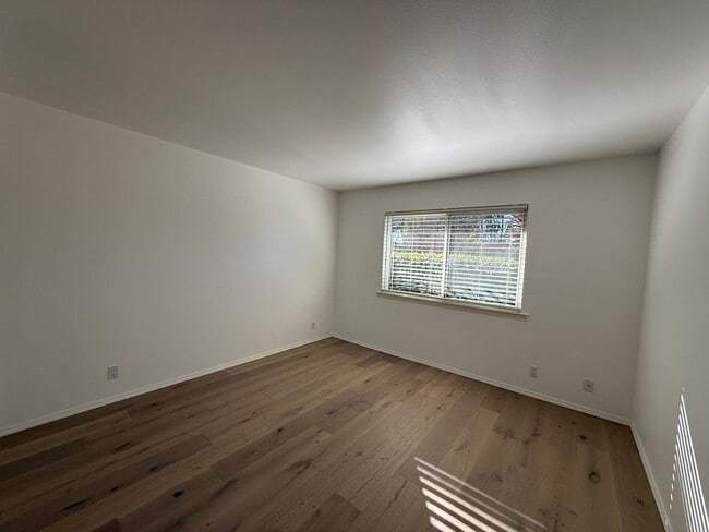 Building Photo - 2441 Iron Ridge Ct