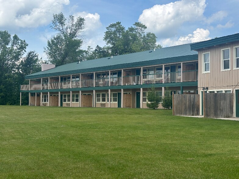 Building Photo - 400 Quadna Rd