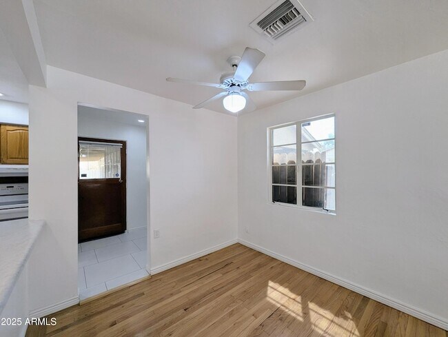 Building Photo - 2443 E Earll Dr