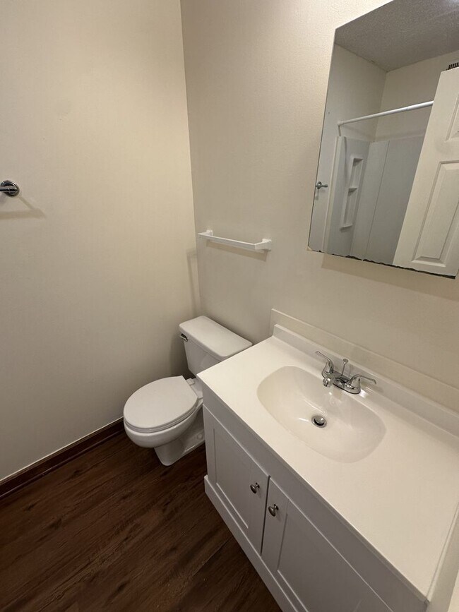 Building Photo - 1 Bedroom 1 Bathroom Condo!