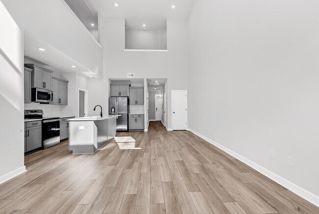 Building Photo - 408 Ireland Way