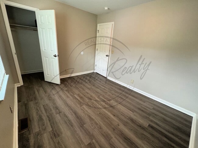 Building Photo - Updated Two-Bedroom Duplex for Rent Near Trinity Hills, Nashville!