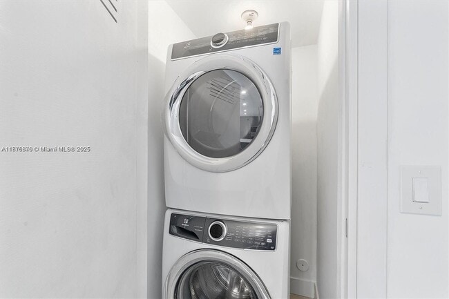 Building Photo - 1150 102nd St