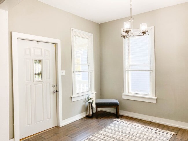 Building Photo - Beautiful 3 Bedroom Home!