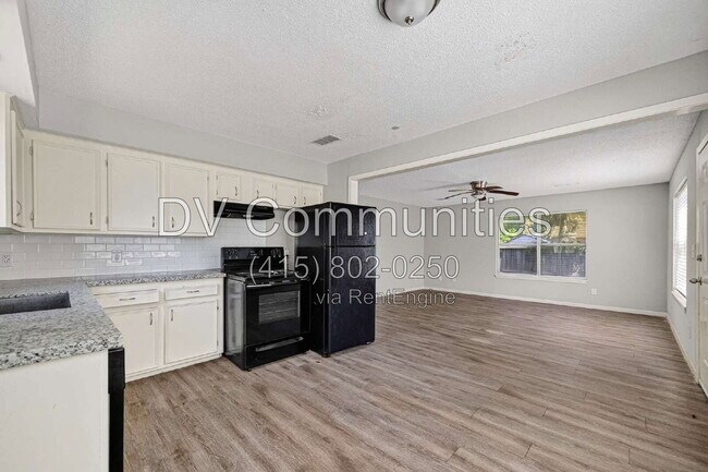 Building Photo - 16835 S Lighthouse Dr
