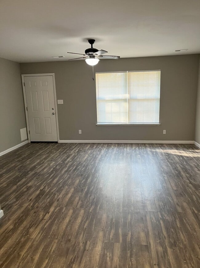Building Photo - P4 - West Wood (Troy Duplex)