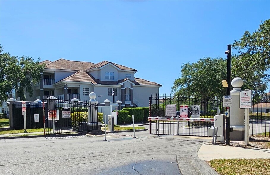 Building Photo - 14036 Fairway Island Dr