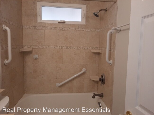 Building Photo - 3 br, 3.5 bath House - 115 Oakway Road
