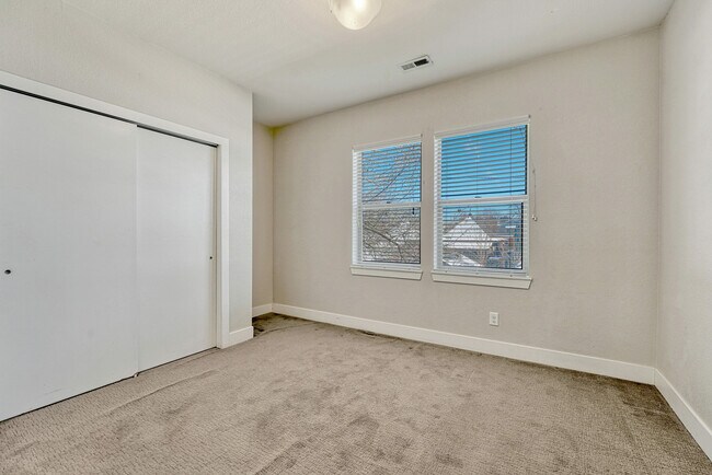 Building Photo - 534 S Lincoln St