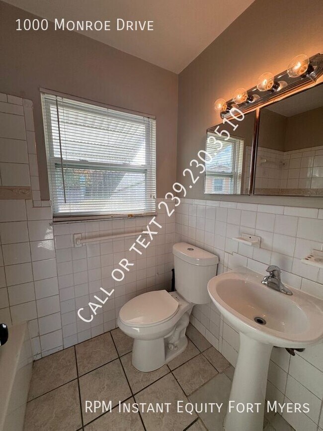 Building Photo - 1000 Monroe Dr