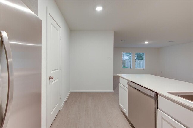 Building Photo - 1610 Birch Wood Dr