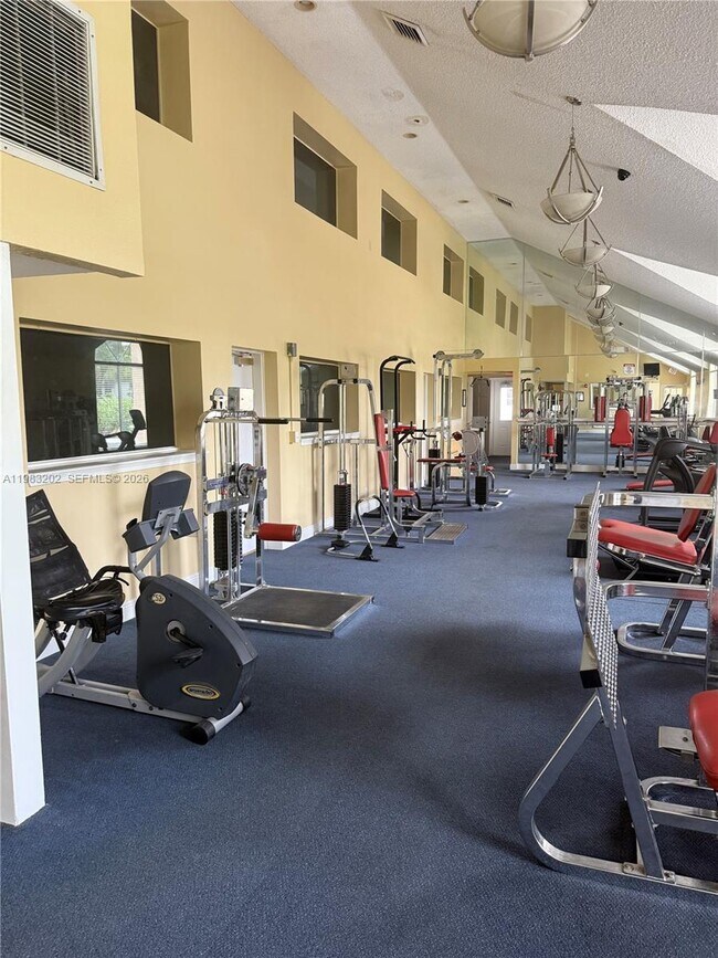 Building Photo - 3310 Pinewalk Dr N